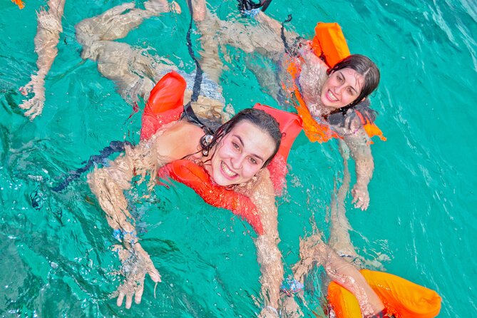 Party boat, Snorkeling, Sand-bar open bar in Bávaro Beach - Open-Air Catamaran Party With Snorkeling That Has a Point