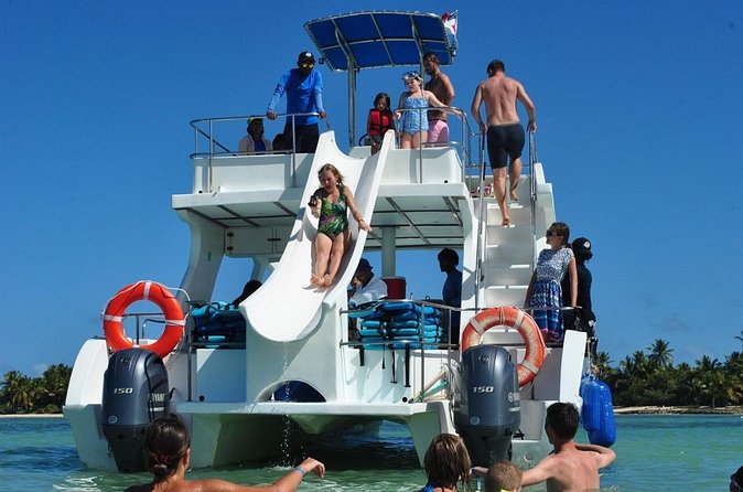 Party boat, Snorkeling, Sand-bar open bar in Bávaro Beach - Snorkeling at Playa Los Corales and the Natural Pool Feel