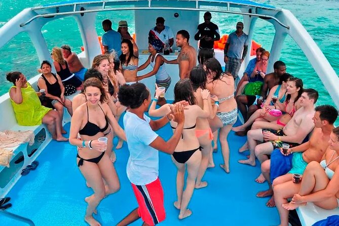 Party boat, Snorkeling, Sand-bar open bar in Bávaro Beach - Open Bar, Music, and Snacks: The Party Side of Bavaro