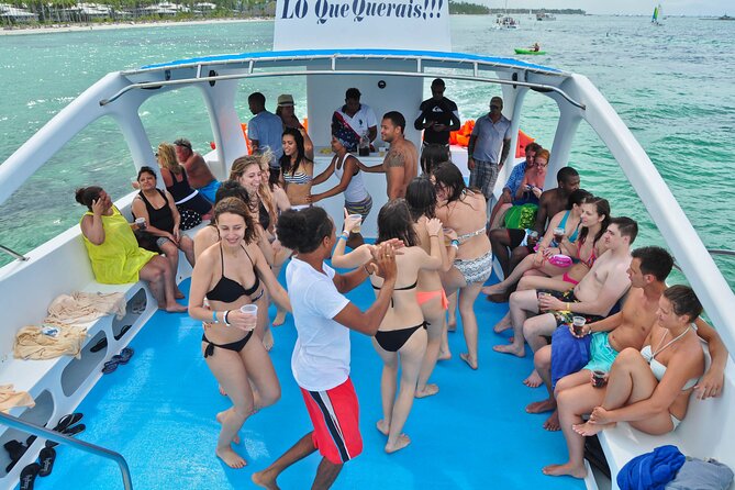 Party boat, Snorkeling, Sand-bar open bar in Bávaro Beach - Who Should Book This Party Boat (and Who Might Not Love It)