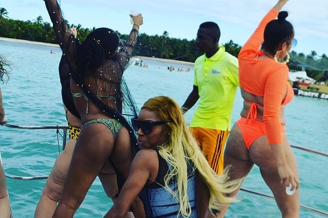 Private Adult Only Hip Hop Party Boat with Live DJ - Snacks and comfort: what you’ll eat while you party
