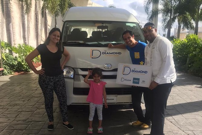 Private Airport Punta Cana transfer to Hotels Barcelo - Private Group Convenience: Less Waiting, Fewer Headaches