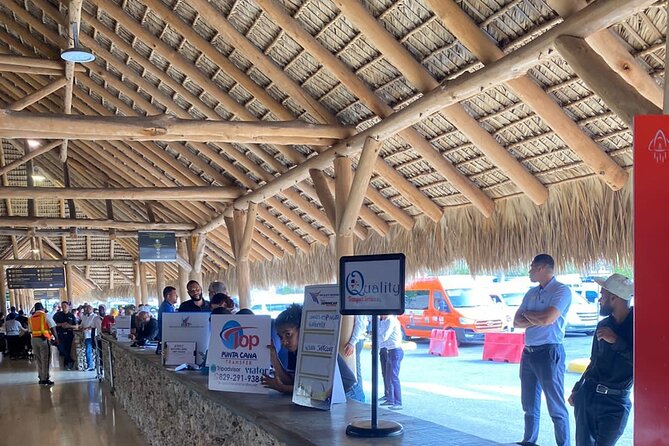 Private Airport Transfers Roundtrip Punta Cana Hotels - Buffet lunch: the practical break that keeps the day moving