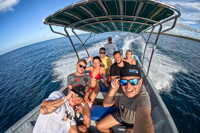Private Boat for groups up to 15 people with jacuzzi and Lunch - Price and value: $1,599 for up to 15 (how to think about the math)