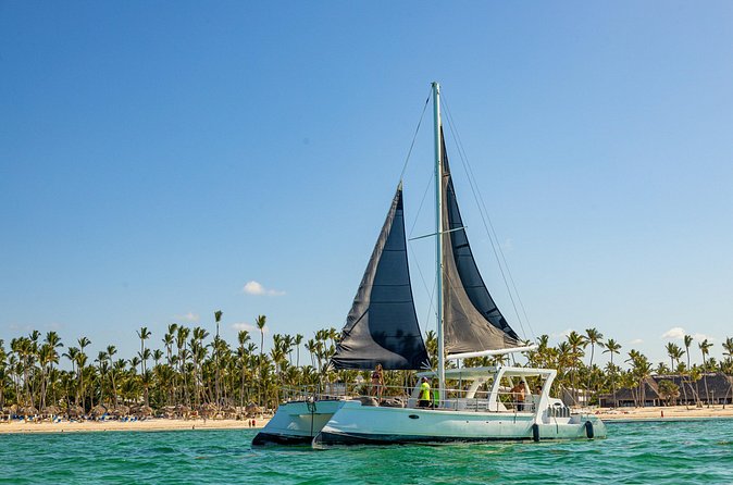 Private Catamaran + Private Parasailing - up to 20 passengers - Price per group: what you’re really paying for
