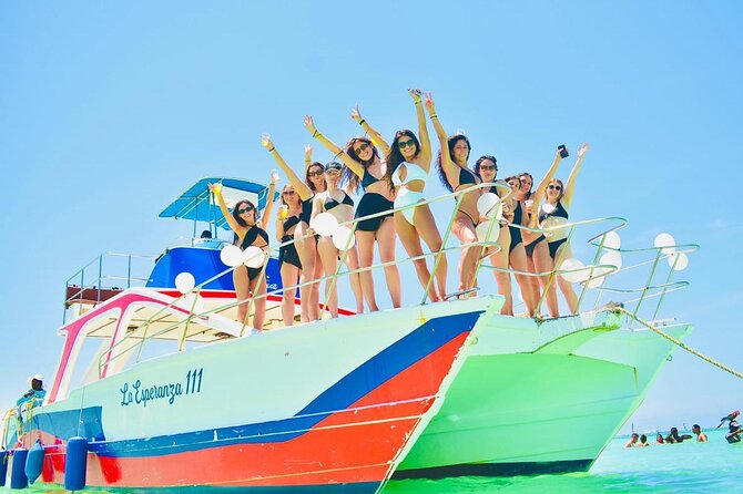 Private Catamaran wonderful Snorqueling slide & entartaiment team - Aquarium Stop and Dolphin Viewing From the Catamaran