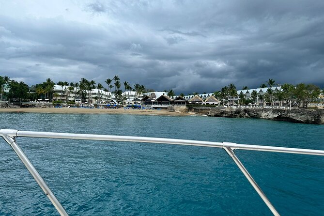 Private Cruise on a Hatteras 52 - From Sosua Beach to Sousa Beach: how the day unfolds on the water