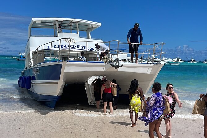 Private Luxury Charter Punta Cana Bavaro - Stop 3: Cabeza de Toro Virgin Beach and fresh coconuts (1 hour)