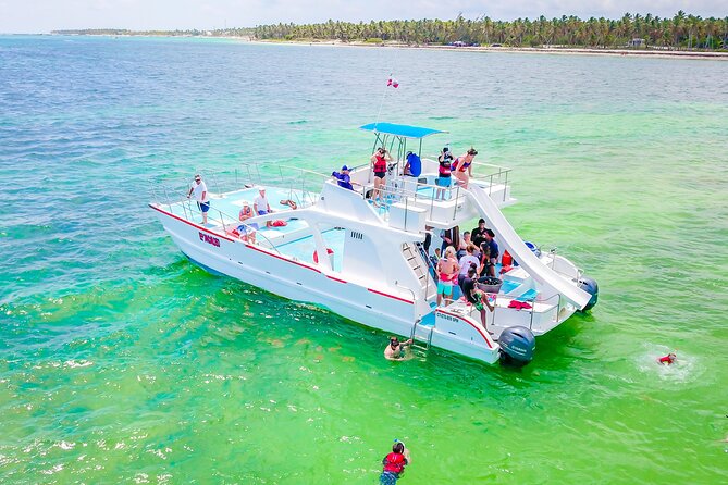 Private Luxury Party Boat with Slide - A private party boat in Punta Cana: what you’re really paying for