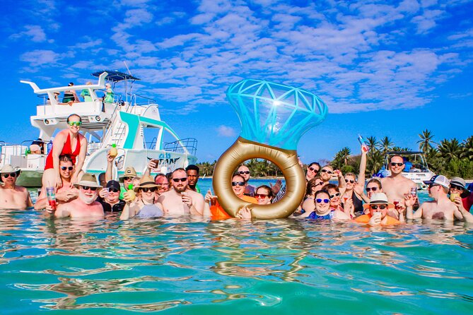 Private Luxury Party Boat with Slide - The natural pool stop: why it’s more than a break