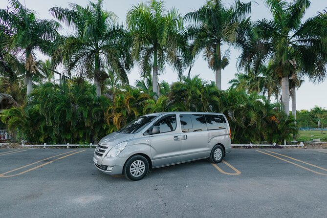 Private Punta Cana Airport Transfers from/to the Hotel 1 ó 2 way - Value for Your Group: $35 Per Group Up to 8