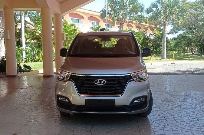 Private Roundtrip Transfer from Punta Cana Airport to Hotels - Luggage and van size: the one drawback you should plan around