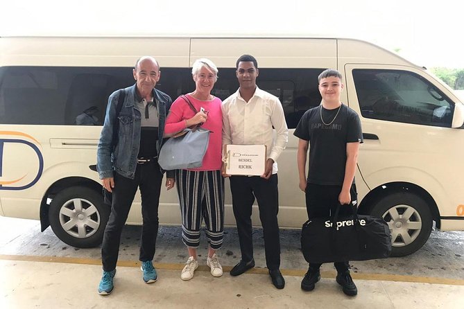 Private Transfer between Punta Cana Airport and Cap Cana - Finding Your Driver Fast in Punta Cana Airport Chaos