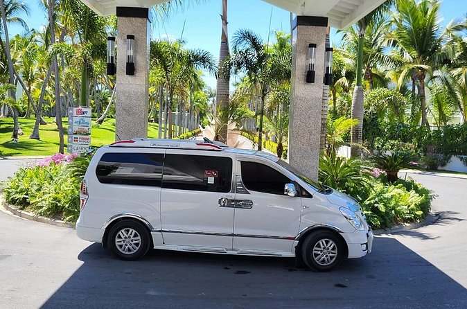 Private transfer between Santo Domingo Airport and Punta Cana - Arrival in Punta Cana: Getting Dropped Off Ready to Start Vacation
