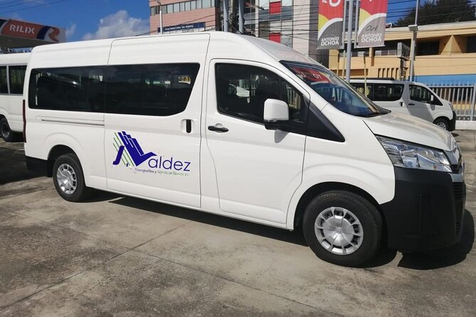 Private Transfer From or to Punta Cana Airport to hotels in Bávaro - On-board comfort: clean van, WiFi, and a friendly driver