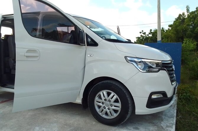 Private transfer from Santo Domingo to Punta Cana & Viceversa (one way) - Inside the air-conditioned minivan: comfort for real travel