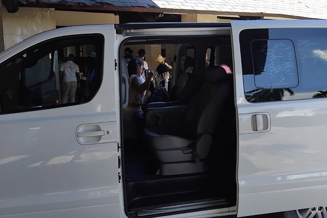 Private Transfer Punta Cana Airport to/from Bávaro hotels & zones - Meeting logistics in real life: name sign, tracking, and contact
