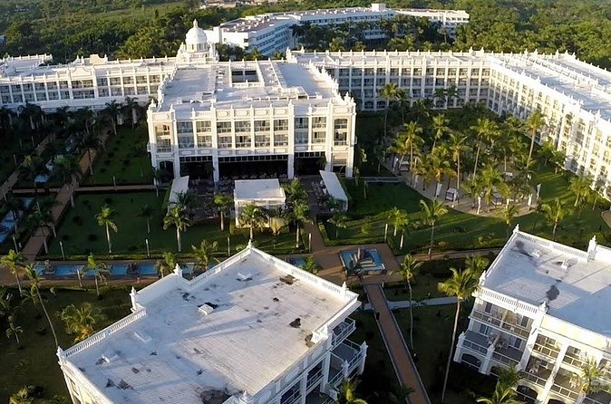 Private Transfer Punta Cana Airport to/from Riu Palace Bavaro - Driver and vehicle: comfort plus professionalism