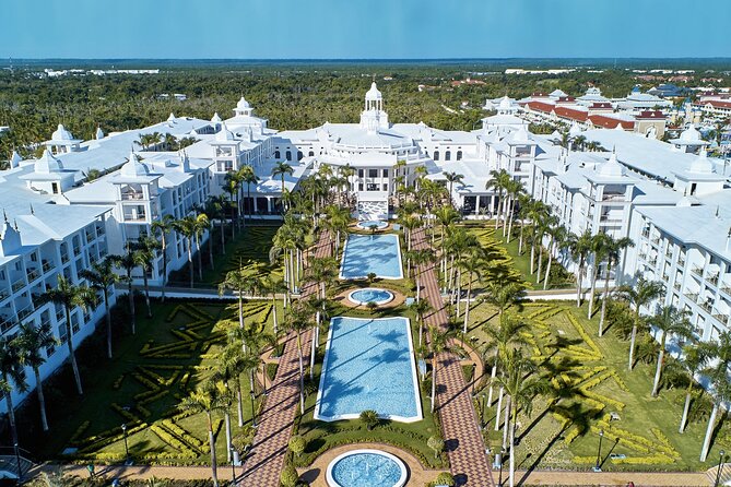 Private Transfer Punta Cana Airport to from Riu Palace Punta Cana - Arrival day: meeting your driver and heading straight to the resort