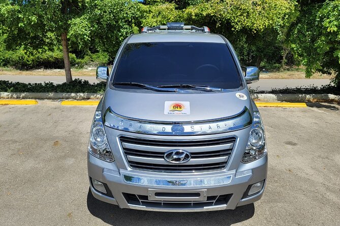 Private Transfers from Punta Cana Airport to hotels in DR - Landing in Punta Cana: the sign-and-ID airport meet-up
