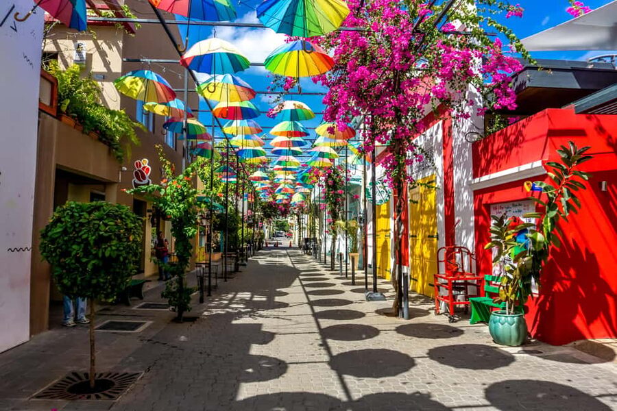 Puerto Plata: City tour through the historic old town - Chocolate on Cale 30 Marzo and Cale Imbert at La Chocolatería