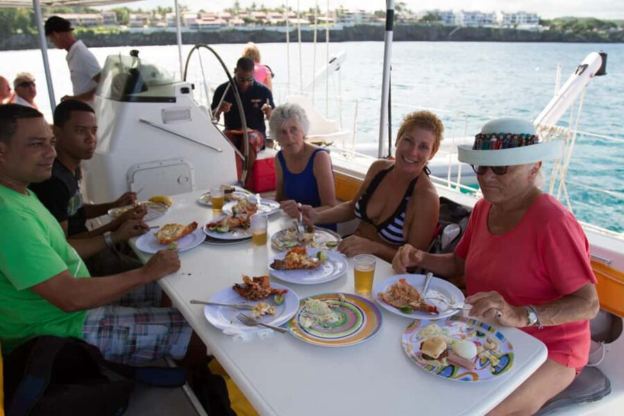 Puerto Plata: Sosúa Catamaran Day Trip with Lunch and Drinks - Drinks and snacks: what unlimited really means for your day