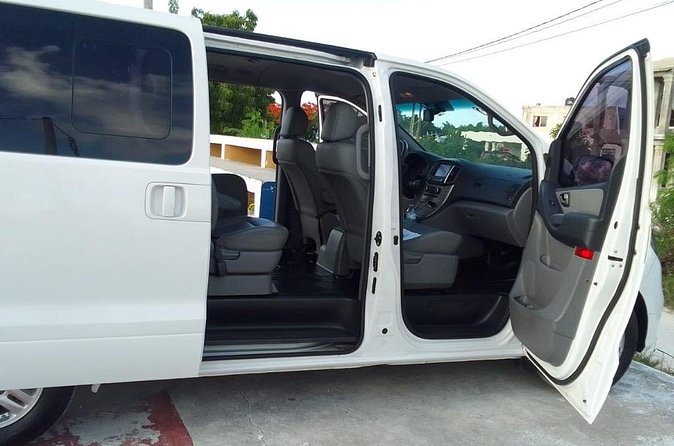 Punta Cana Airport PUJ Private Transfer to Hotels - Hotels Covered: Punta Cana and Bávaro Delivery (and the Uvero Alto Extra)