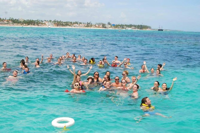 Punta Cana Booze Cruise with Snorkeling, Natural Pool & Open Bar - Drinks and Snacks: What the Open Bar Actually Feels Like
