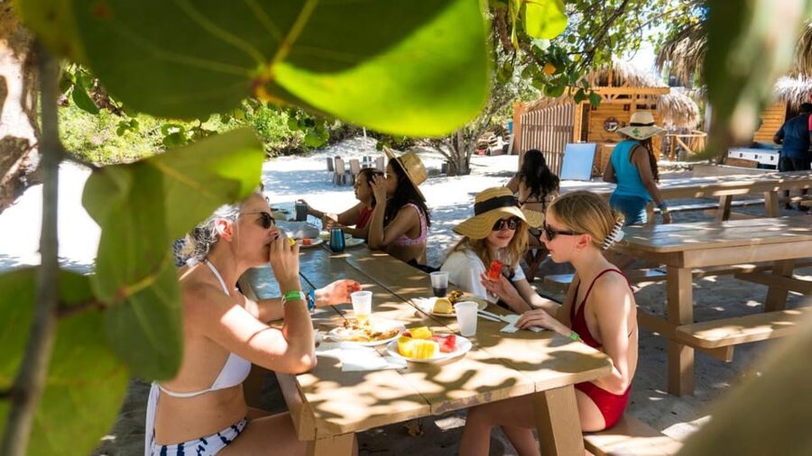 Punta Cana: Catalina Island Trip with Snorkeling - Drinks, Fresh Water, and Staying Sane in the Sun