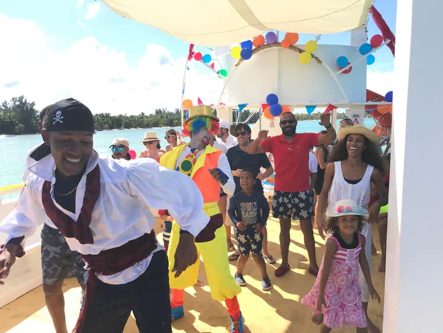 Punta Cana: Catamaran Family Tour - Open Bar, Nachos with Hot Sauce, and Onboard Wi‑Fi