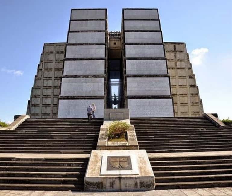 Punta Cana: Experience the essence of Santo Domingo with lunch and the Colonial Zone - The Colonial Zone walk: cathedral, Alcázar de Colón, and Calle de Las Damas