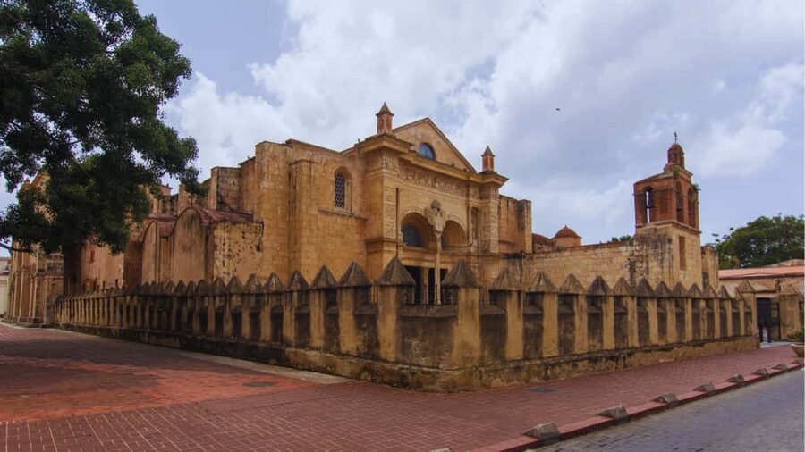 Punta Cana: Experience the essence of Santo Domingo with lunch and the Colonial Zone - Three Eyes National Park: the underground lagoon experience