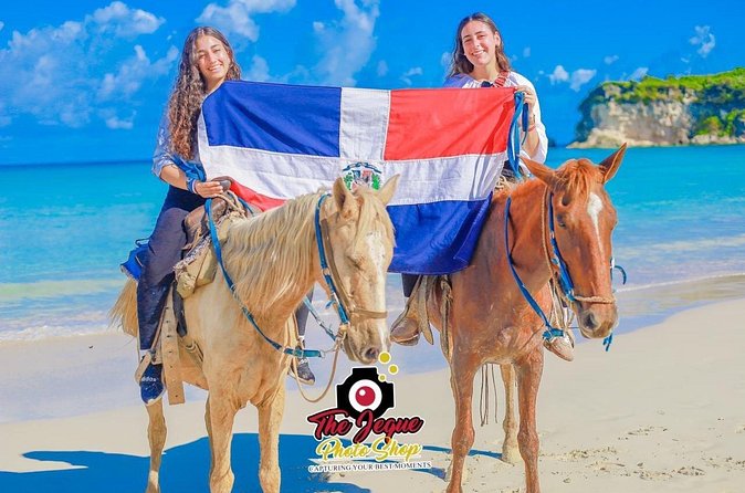 Punta Cana Horseback Riding Adventure with Exclusive Visits - The river stop: the moment the day turns refreshing