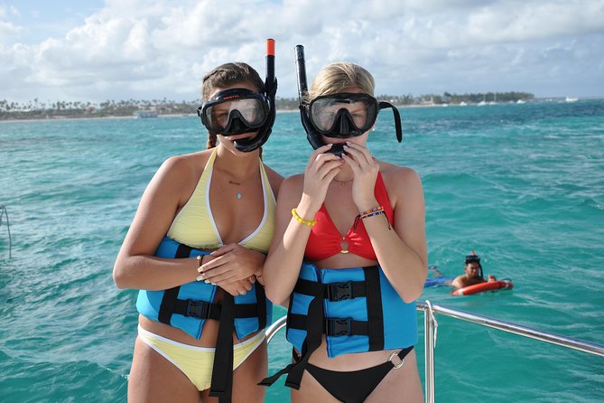 Punta Cana Parasailing & Snorkeling Cruise Experience - Photos and the Float-Market Reality: How to Avoid Getting Burned