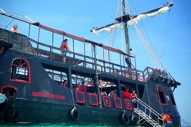 Punta Cana Pirate Ship and Snorkeling Adventure with Sharks - Snorkeling time at Arrecife El Paraíso: fish first, then stingrays