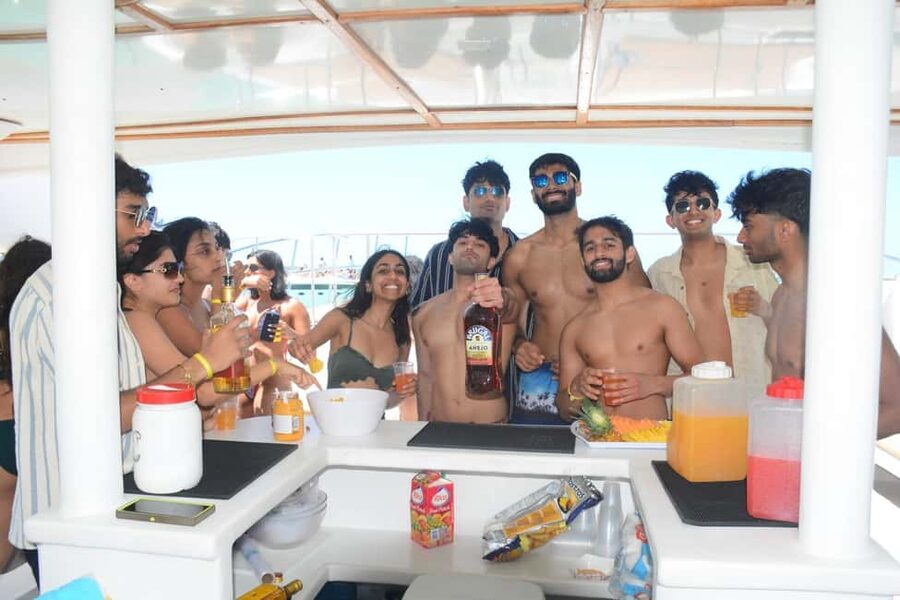 Punta Cana Private Catamaran Cruise, Open Bar & Snorkeling - Bávaro Beach snorkeling: guided time with real sea life