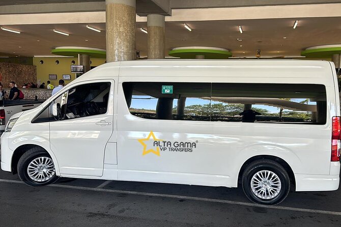 Punta Cana private Minivan Airport Transfers - Meeting at PUJ: Name Signs, Uniforms, and Fast Pickup