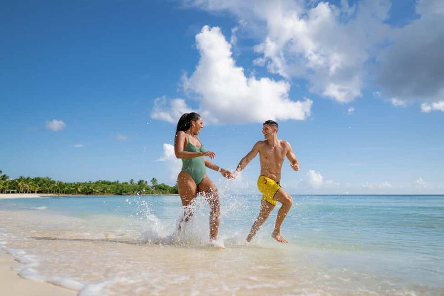 Punta Cana: Samaná Whale Watching, Bacardi & Limon Falls - Dominican lunch and the reality of tight timing