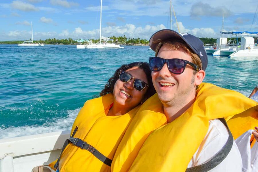 Punta Cana: Saona Island All Included Open Bar Catamaran - Lunch on island time: Dominican Creole flavors without the stress