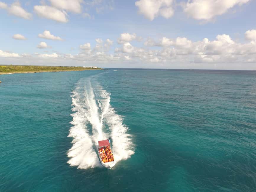 Punta Cana: Saona Island and Altos de Chavón Day Trip - Lunch, unlimited drinks, and the La Güira Cafe shopping pause