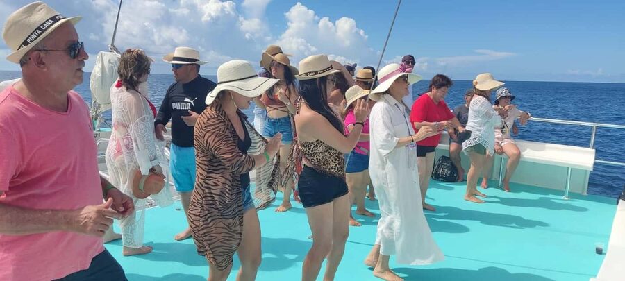 Punta Cana: Saona Island Catamaran Adventure with Lunch - Saona Island Beach Break: How to Make the Most of the White Sand