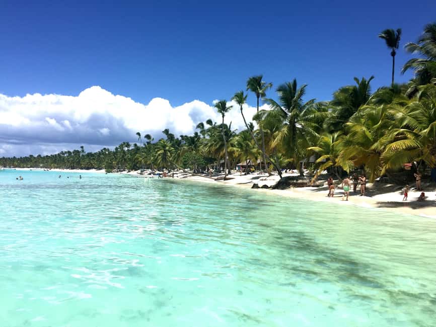 Punta Cana: Saona Island Catamaran Adventure with Lunch - Crowd Energy and Comfort: Lively Days vs. Calm Days