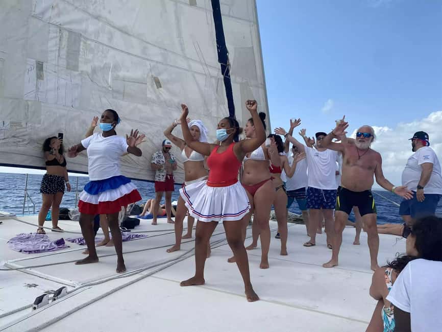 Punta Cana: Saona Island Day Trip with Blue Lagoon & Lunch - Getting From Punta Cana/Bávaro to the Port (And Why It Matters)