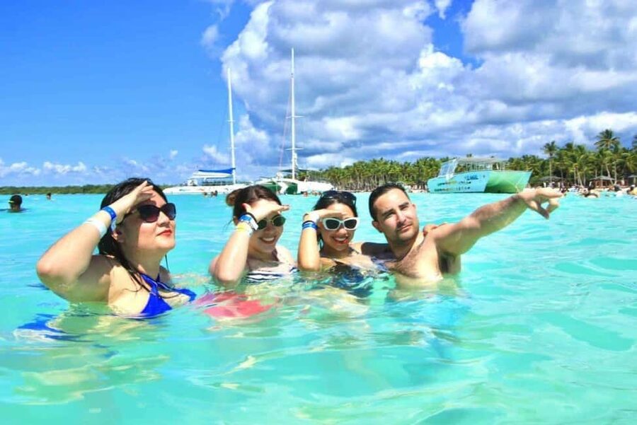 Punta Cana: Saona Island Speedboat and Catamaran Tour - The catamaran return: music, dancing, and the fun kind of tired