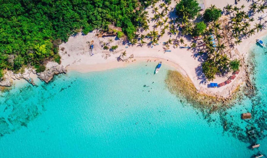 Punta Cana: Saona Island Tour with Lunch and Drinks - Blue Lagoon sandbar: the short stop that sets the tone