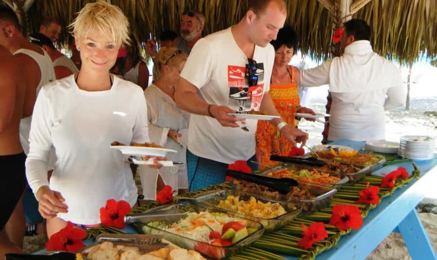 Punta Cana: Saona Island Tour with Lunch and Drinks - Palmera Turística lunch: what’s included and how to make it work