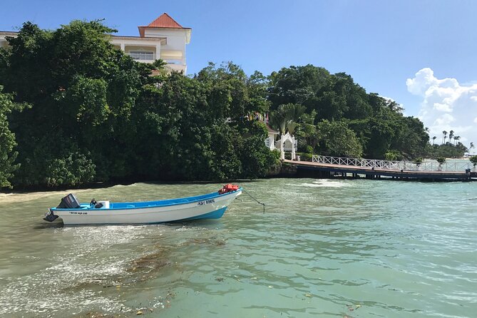 Punta Cana: Whale Watching and Bacardi Island Day Trip - Cayo Levantado (Bacardí Island): lunch, swimming, and what to do with your beach time
