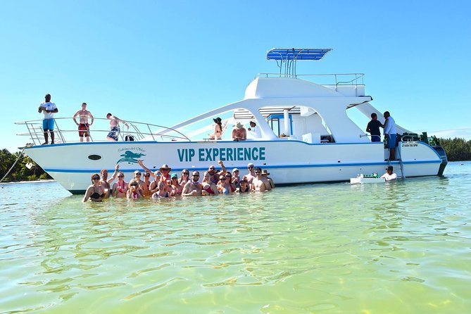 Sabina del Mar Party Boat VIP - Getting there: pickup time and the meeting point that matters