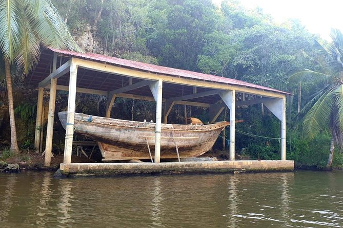Safari discovery to Boca De Yuma – Nature, Discovery And History Of A Population - Benerito village: the colmado stop and walking with purpose