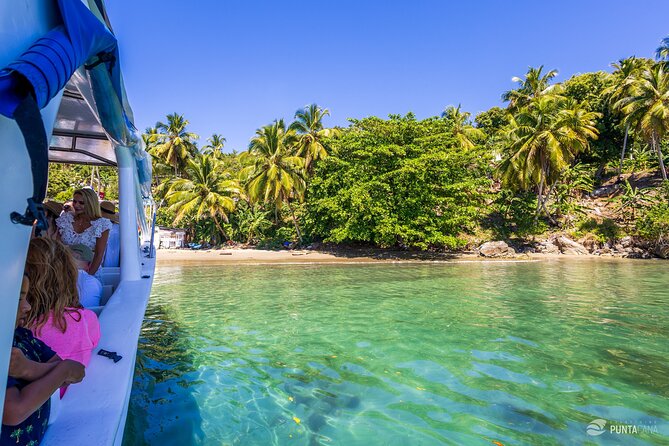 Samana: Bacardi Island and El Limon Waterfall - Crossing Samana Bay to Bacardi Island: what the hour on the water feels like